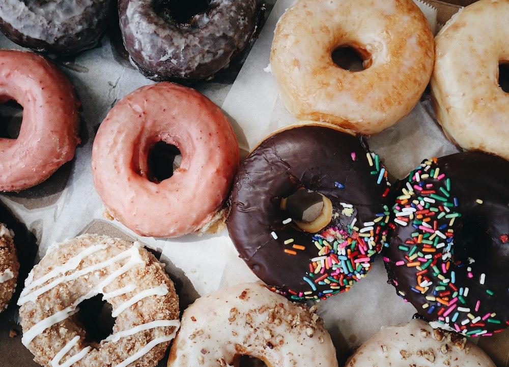 Aneka donat dengan topping